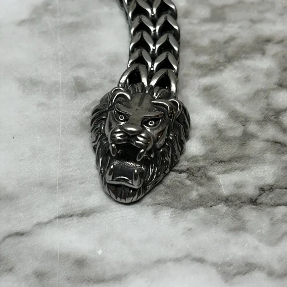 STAINLESS STEEL LION HEAD BRACELET SOLD BY CELTIC WOLF COMPANY NWT - Picture 3 of 10
